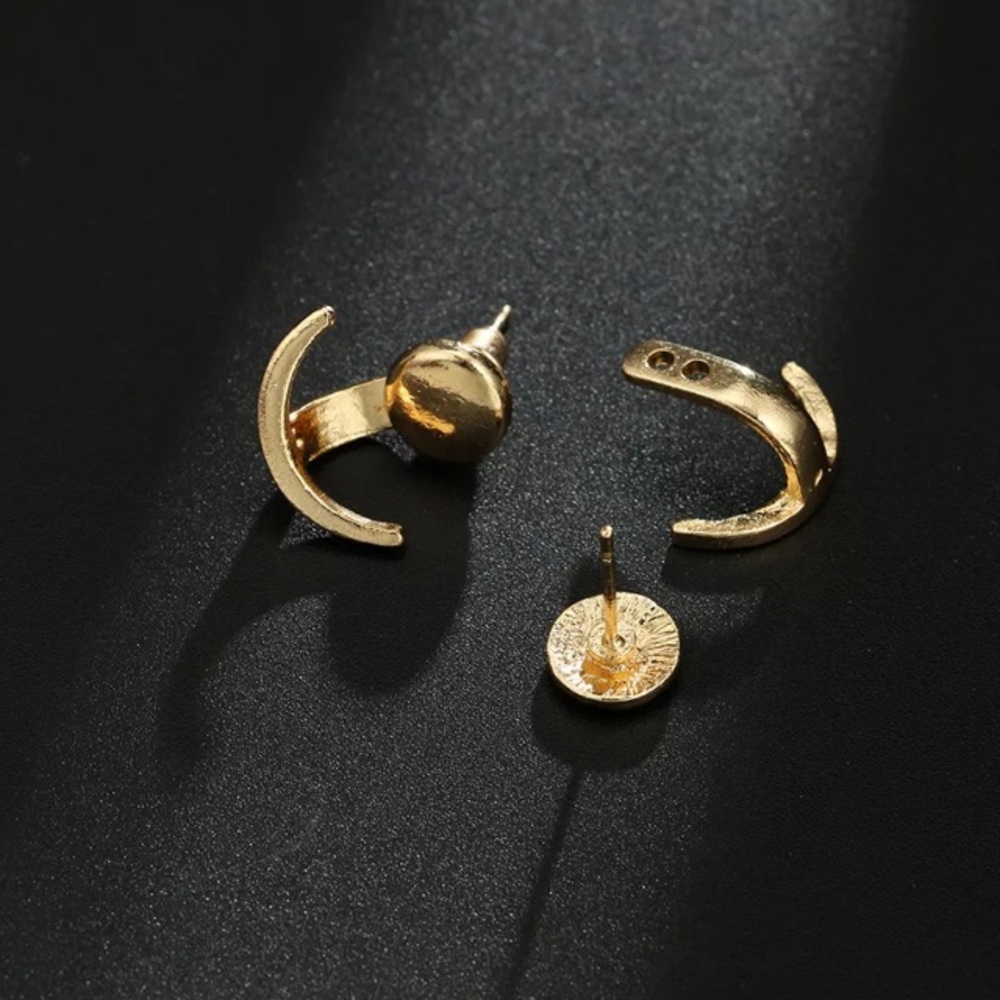 Boho Gold crescent moon earrings - Picture 6 of 7